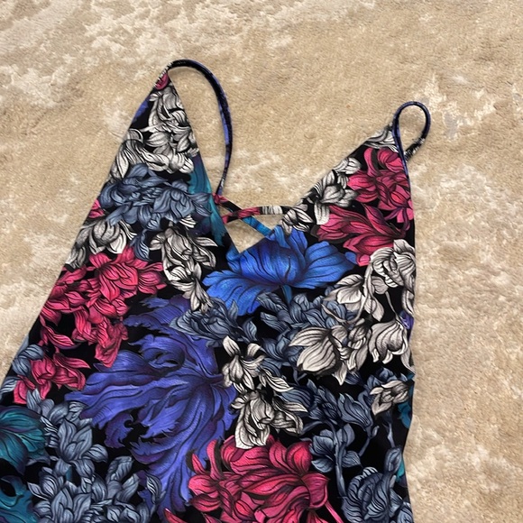 Lululemon Shoreline One Piece Swimsuit Size 4 Nocturnal Floral Multi Esca - Picture 4 of 9